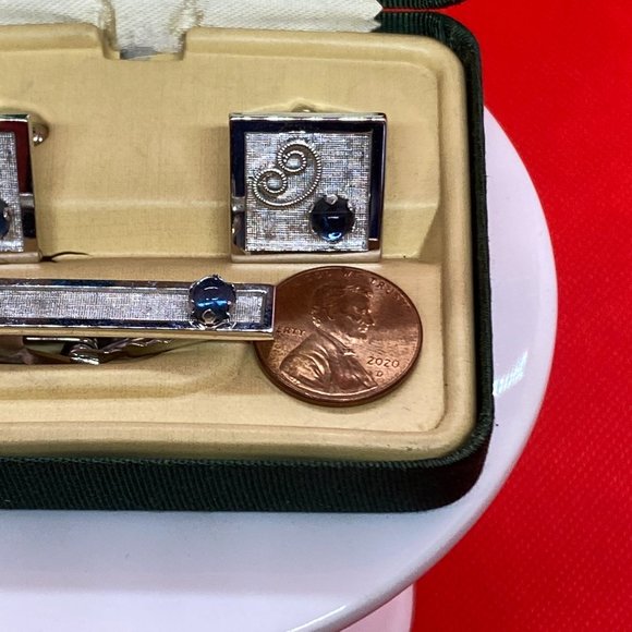SHIELDS FIFTH AVENUE Vintage Cufflinks and Tie Clip Set Silver Blue Stone - Picture 4 of 5